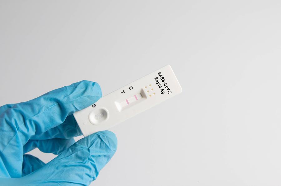 Zertifizierte PCR-Bestätigungstests • Für Erwachsene und Kinder ab 3 Jahren nach positivem Antigen-Schnelltest